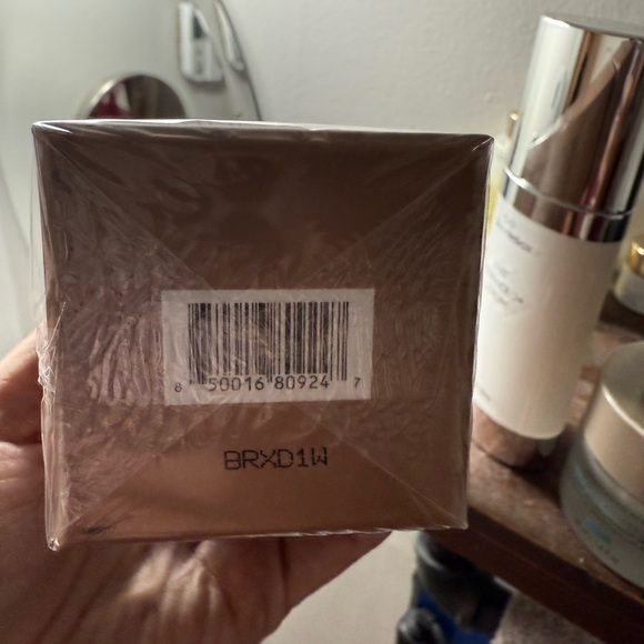 Unopened New Skinbetter science techno neck perfecting cream. - Picture 4 of 6